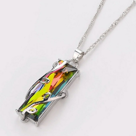 🎀 Stunning Rainbow Pendant - Picture 7 of 8